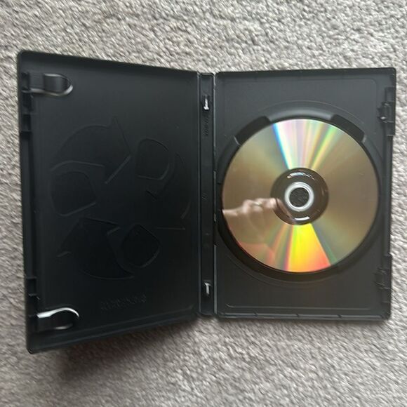 “Everly” DVD! Featuring Salma Hayek - Picture 4 of 5